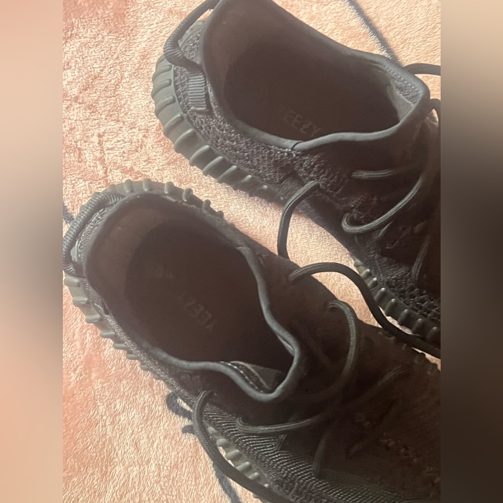Yeezy - Picture 2 of 3